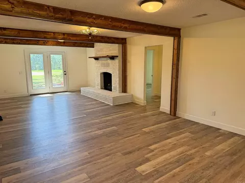 Living - 101 Summer Mdws, Mountain View, AR 72560 photo 3 of 5