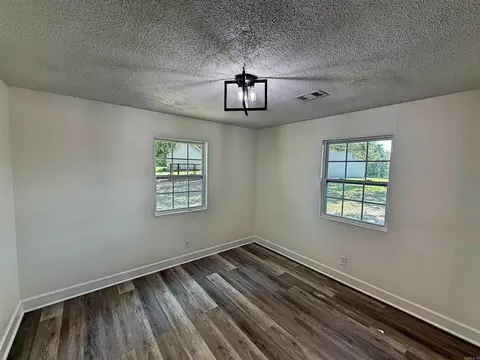 Bedroom - 101 Summer Mdws, Mountain View, AR 72560 photo 3 of 7