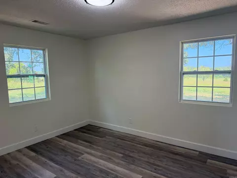 Bedroom - 101 Summer Mdws, Mountain View, AR 72560 photo 6 of 8