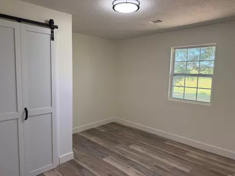Bedroom - 101 Summer Mdws, Mountain View, AR 72560 photo 4 of 7