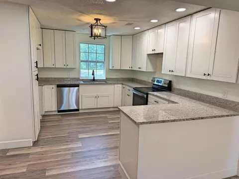 Kitchen - 101 Summer Mdws, Mountain View, AR 72560 photo 1 of 3