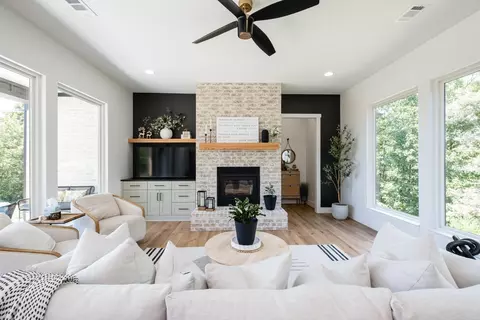 Living - 4 Gray Hawk Dr, Paron, AR 72122 photo 1 of 3
