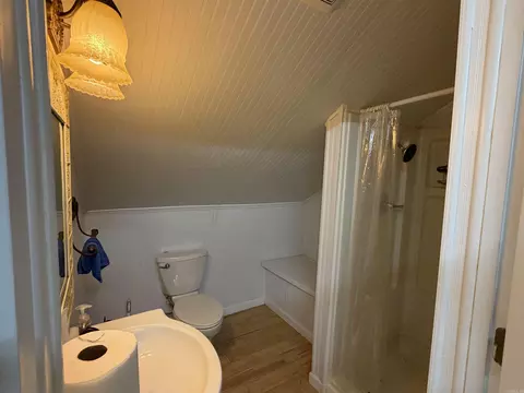 Bath - 6917 Sorrells Rd, Pine Bluff, AR 71603 photo 8 of 9