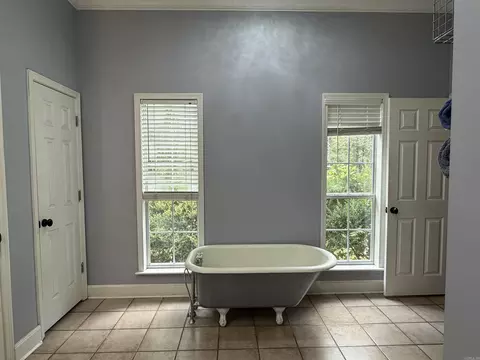 Bath - 6917 Sorrells Rd, Pine Bluff, AR 71603 photo 2 of 9