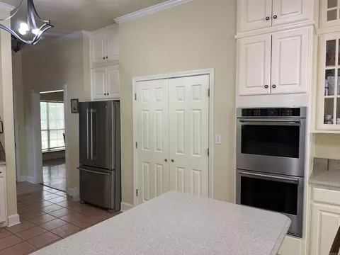 Kitchen - 6917 Sorrells Rd, Pine Bluff, AR 71603 photo 3 of 4
