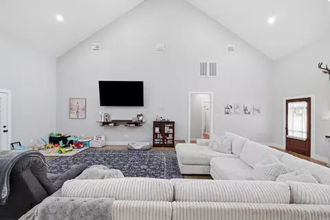 Living - 4629 De Young Rd, Benton, AR 72019 photo 1 of 1
