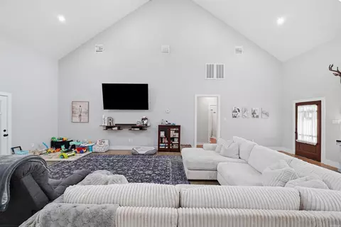 Living - 4629 De Young Rd, Benton, AR 72019 photo 1 of 1