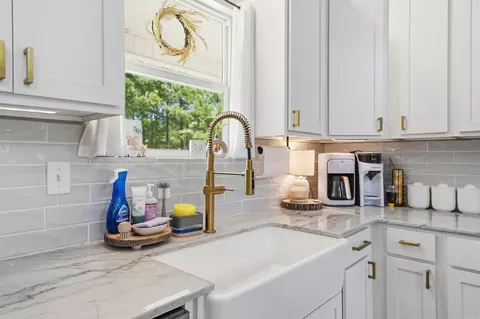 Kitchen - 4629 De Young Rd, Benton, AR 72019 photo 4 of 5