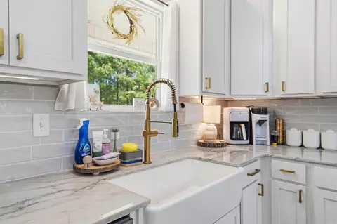 Kitchen - 4629 De Young Rd, Benton, AR 72019 photo 4 of 5