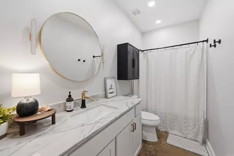 Bath - 4629 De Young Rd, Benton, AR 72019 photo 4 of 5