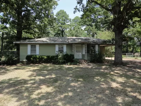 802 W 8th Ave, Crossett, AR 71635