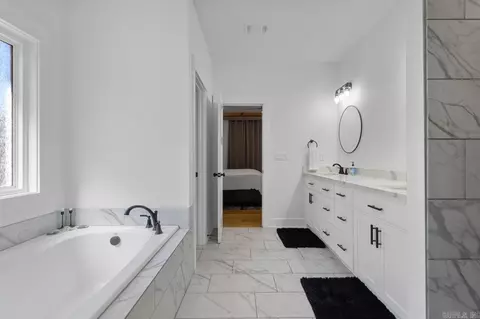 Bath - 5947 Beth Ln, Benton, AR 72019 photo 1 of 7