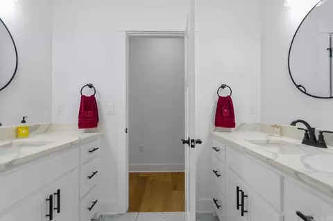 Bath - 5947 Beth Ln, Benton, AR 72019 photo 5 of 7