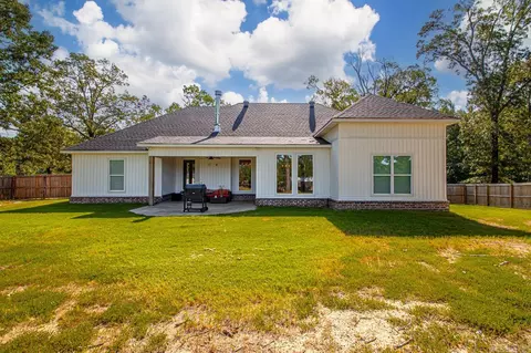 Exterior - 5947 Beth Ln, Benton, AR 72019 photo 3 of 10
