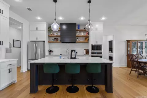 Kitchen - 5947 Beth Ln, Benton, AR 72019 photo 2 of 4
