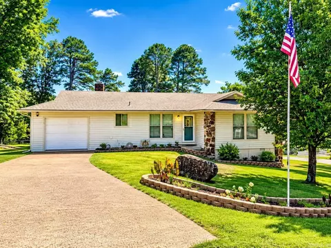 103 Woodcove Dr, Fairfield Bay, AR 72088