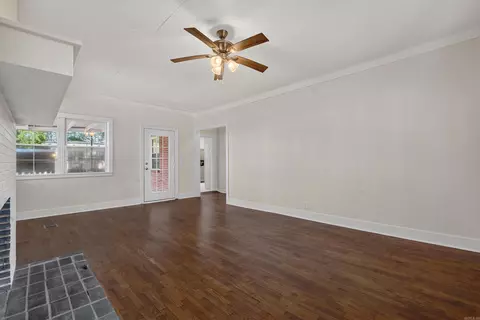 Living - 513 Cherry Ln, Malvern, AR 72104 photo 4 of 5