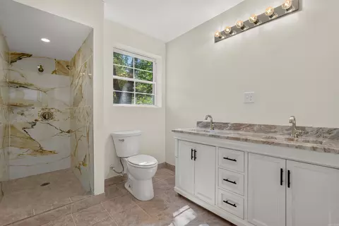 Bath - 513 Cherry Ln, Malvern, AR 72104 photo 1 of 4