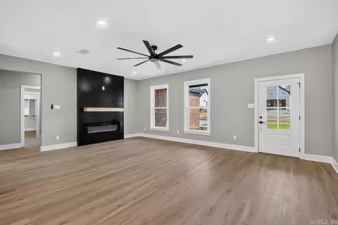 Living - 114 Michael Dr, Beebe, AR 72012 photo 1 of 6