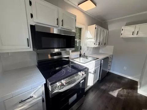 Kitchen - 923 W Hazel St, Benton, AR 72015 photo 8 of 8
