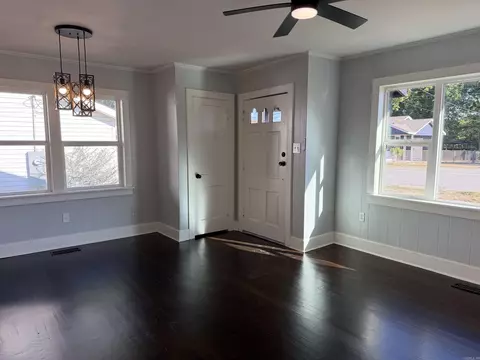 Living - 923 W Hazel St, Benton, AR 72015 photo 1 of 10