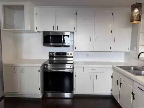 Kitchen - 923 W Hazel St, Benton, AR 72015 photo 4 of 8