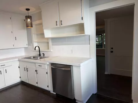 Kitchen - 923 W Hazel St, Benton, AR 72015 photo 3 of 8