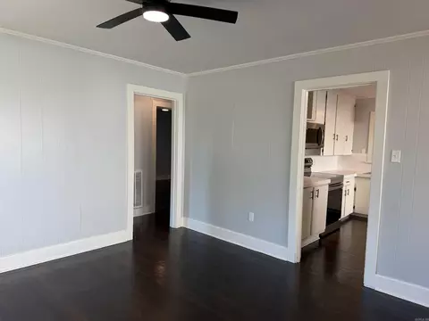 Living - 923 W Hazel St, Benton, AR 72015 photo 4 of 10