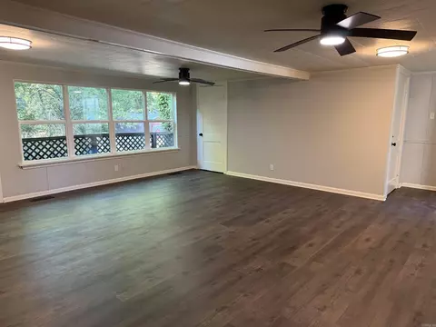 Living - 923 W Hazel St, Benton, AR 72015 photo 8 of 10