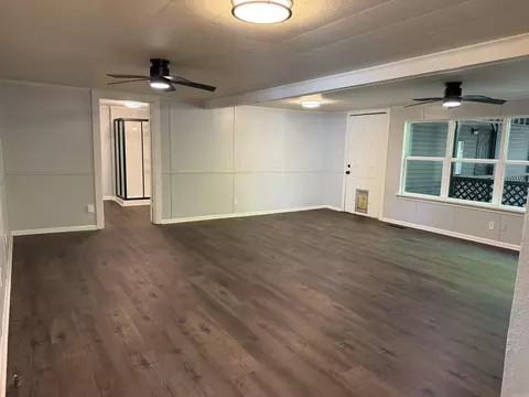 Living - 923 W Hazel St, Benton, AR 72015 photo 5 of 10