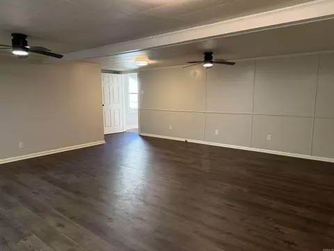 Living - 923 W Hazel St, Benton, AR 72015 photo 7 of 10