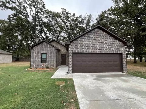 215 Kayla Ln, Lonoke, AR 72086