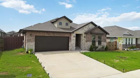 Exterior - 2061 Periwinkle Pl, Centerton, AR 72719 photo 2 of 3