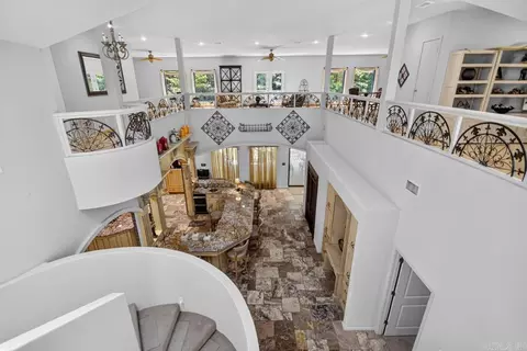 Entry Way - 3443 Riverview Dr, Malvern, AR 72104 photo 1 of 4