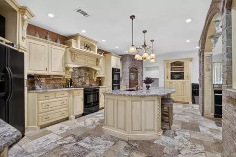 Kitchen - 3443 Riverview Dr, Malvern, AR 72104 photo 1 of 5
