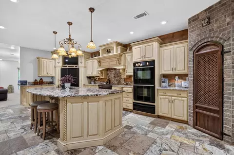 Kitchen - 3443 Riverview Dr, Malvern, AR 72104 photo 4 of 5
