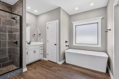 Bath - 104 Michelle Dr, Beebe, AR 72012 photo 1 of 2