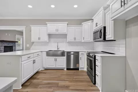 Kitchen - 104 Michelle Dr, Beebe, AR 72012 photo 2 of 2