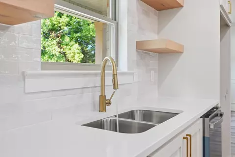 Kitchen - 25 Libra Ln, Ward, AR 72176 photo 7 of 8