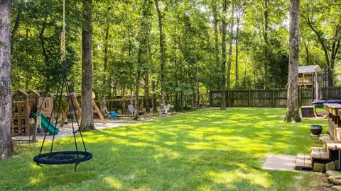 Exterior - 20 Chatel Dr, Little Rock, AR 72223 photo 8 of 16