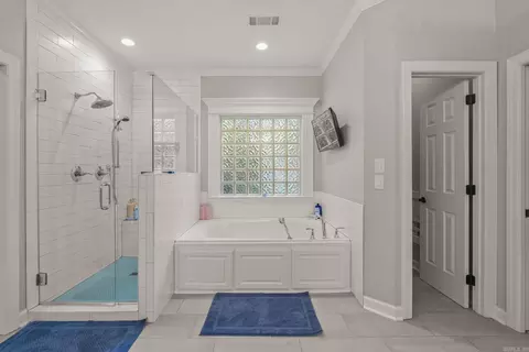 Bath - 20 Chatel Dr, Little Rock, AR 72223 photo 3 of 6