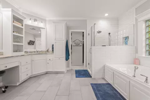 Bath - 20 Chatel Dr, Little Rock, AR 72223 photo 1 of 6