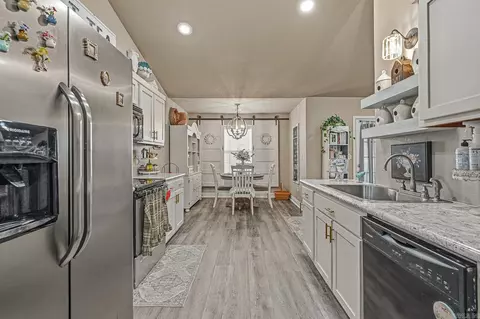 Kitchen - 49 Ashcraft, Paragould, AR 72450 photo 2 of 2