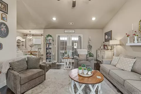 Living - 49 Ashcraft, Paragould, AR 72450 photo 1 of 3