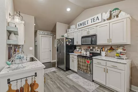 Kitchen - 49 Ashcraft, Paragould, AR 72450 photo 1 of 2