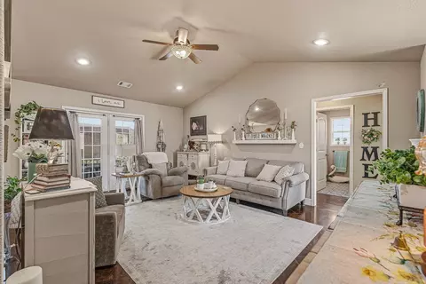 Living - 49 Ashcraft, Paragould, AR 72450 photo 3 of 3