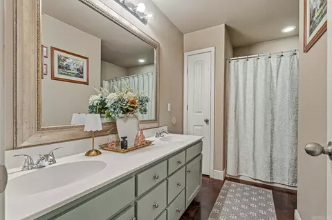 Bath - 49 Ashcraft, Paragould, AR 72450 photo 1 of 2