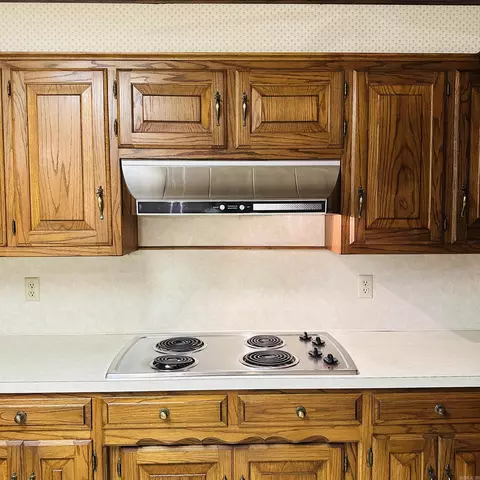 Kitchen - 2011 Shady Ln, Malvern, AR 72104 photo 4 of 5