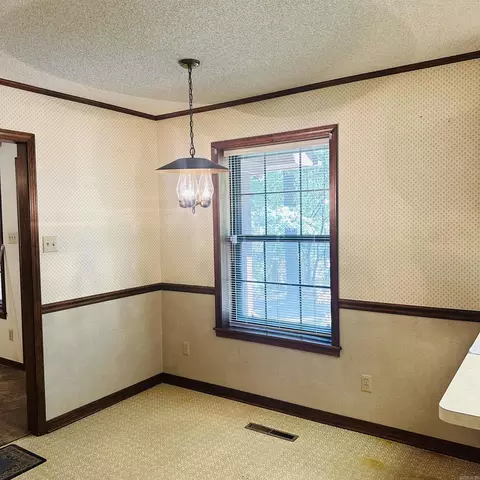 Dining - 2011 Shady Ln, Malvern, AR 72104 photo 1 of 1