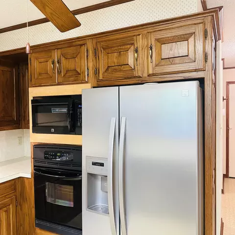Kitchen - 2011 Shady Ln, Malvern, AR 72104 photo 3 of 5